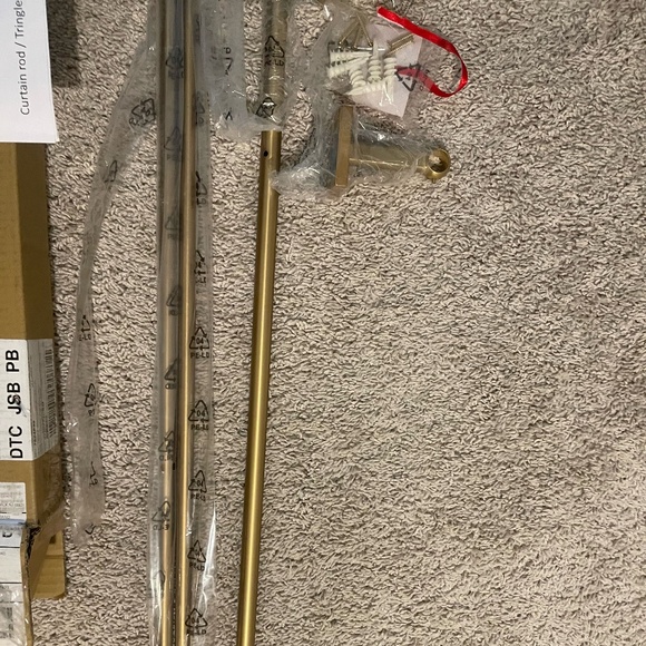 POTTERY BARN STANDARD BRASS CURTAN ROD.  CURTAIN ROD 96-120" AND WALL BRACKETS - Picture 2 of 5